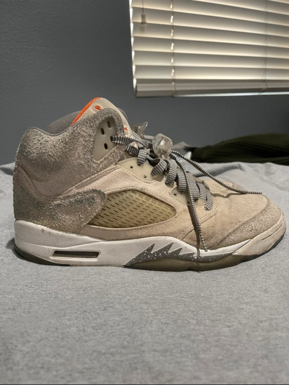 Men’s Jordan 5 retro light orewood brown size 11